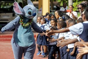 Stitch high-fives kids in Nassau