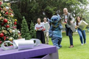 Stitch joins Disney VoluntEARS in HKDL