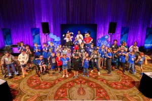 make a wish kids pose with Anthony Mackie